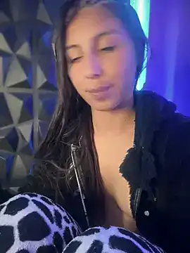 Ariella_Hot